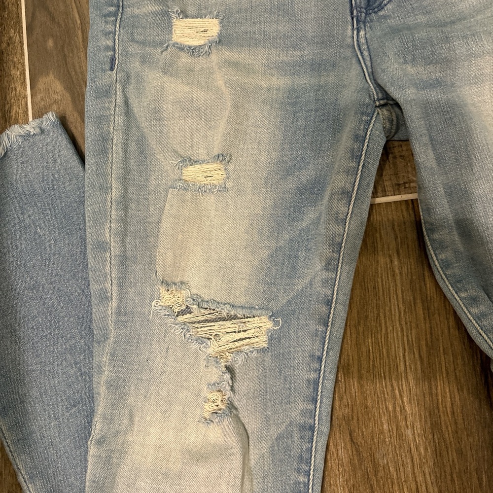 Abercrombie & Fitch cropped skinny jeans with ripped knees - Picture 4 of 7